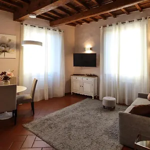 Appartement Santo Spirito - Elegante In Pieno Centro, Florence